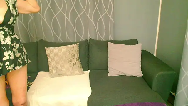 Snapshot of adeleadison chatting on November 23, 5:17 am adeleadison online show from November 23, 5:17 am