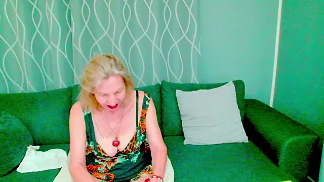 Snapshot of adeleadison chatting on September 26, 3:02 am adeleadison online show from September 26, 3:02 am