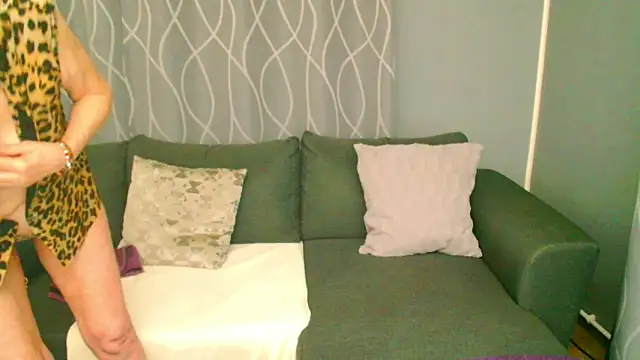 Snapshot of adeleadison chatting on November 15, 4:49 am adeleadison online show from November 15, 4:49 am