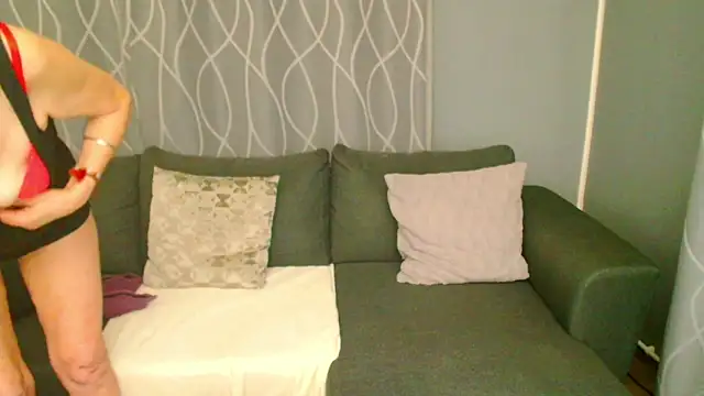 Snapshot of adeleadison chatting on November 18, 5:11 am adeleadison online show from November 18, 5:11 am