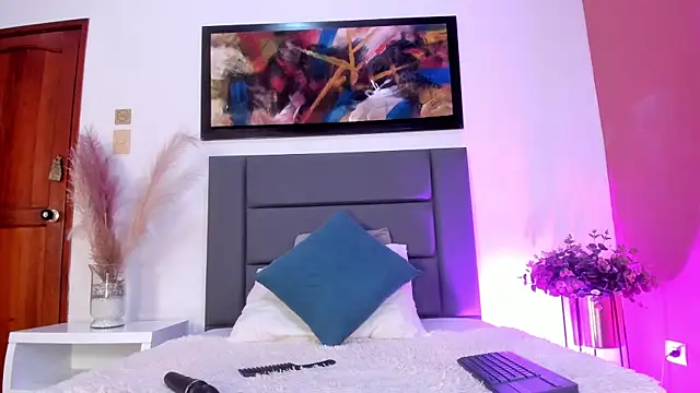 Snapshot of MiaHertz chatting on November 30, 3:13 pm MiaHertz online show from November 30, 3:13 pm