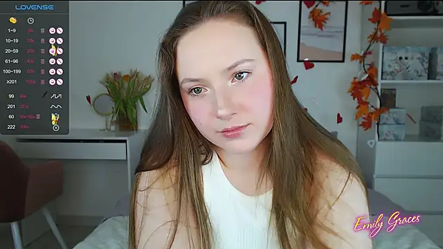 Snapshot of EmilyxxGraces chatting on March 13, 2:27 am EmilyxxGraces online show from March 13, 2:27 am