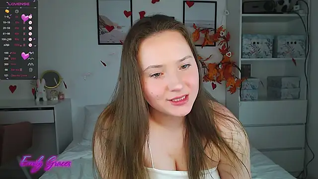 Snapshot of EmilyxxGraces chatting on March 5, 1:31 am EmilyxxGraces online show from March 5, 1:31 am