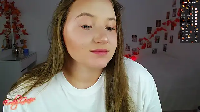 Snapshot of EmilyxxGraces chatting on September 28, 9:00 pm EmilyxxGraces online show from September 28, 9:00 pm
