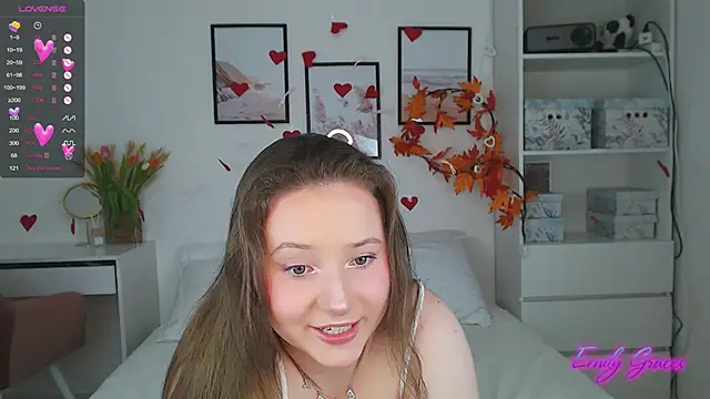 Snapshot of EmilyxxGraces chatting on March 6, 10:47 pm EmilyxxGraces online show from March 6, 10:47 pm
