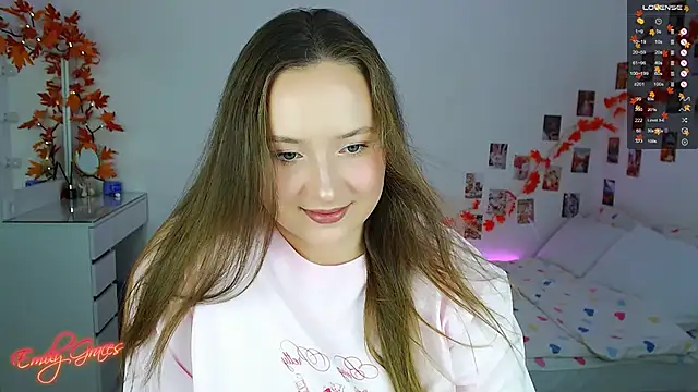 Snapshot of EmilyxxGraces chatting on October 2, 9:29 pm EmilyxxGraces online show from October 2, 9:29 pm