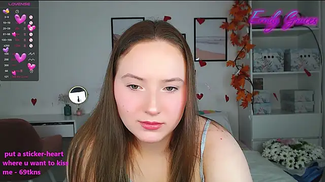 Snapshot of EmilyxxGraces chatting on February 17, 9:43 pm EmilyxxGraces online show from February 17, 9:43 pm