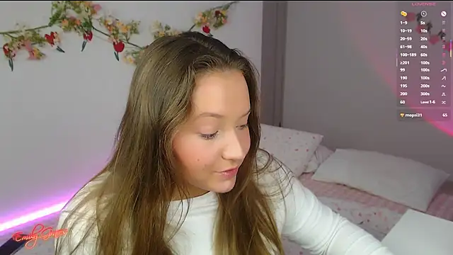 EmilyxxGraces online show from April 21, 1:42 am