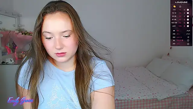 Snapshot of EmilyxxGraces chatting on September 9, 2:10 am EmilyxxGraces online show from September 9, 2:10 am