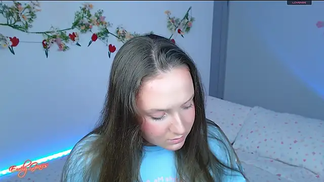 EmilyxxGraces online show from April 23, 8:54 pm