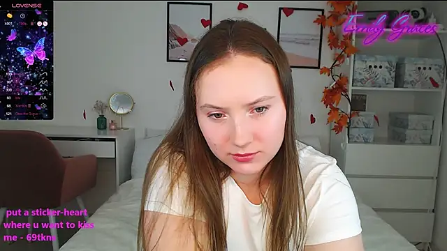 Snapshot of EmilyxxGraces chatting on February 15, 12:26 am EmilyxxGraces online show from February 15, 12:26 am