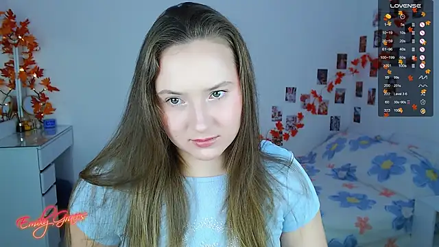 Snapshot of EmilyxxGraces chatting on October 13, 7:26 pm EmilyxxGraces online show from October 13, 7:26 pm