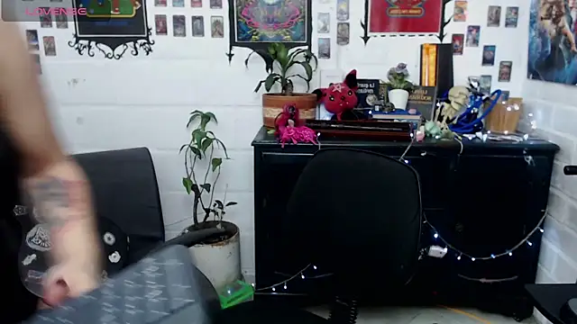 Snapshot of Nyx_Blackmoon chatting on March 5, 2:01 pm Nyx Blackmoon online show from March 5, 2:01 pm