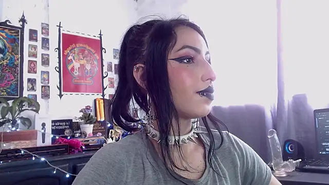 Snapshot of Nyx_Blackmoon chatting on February 21, 3:43 pm Nyx Blackmoon online show from February 21, 3:43 pm