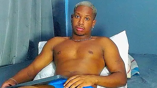 Snapshot of JackBlackone chatting on October 8, 2:13 am JackBlackone online show from October 8, 2:13 am