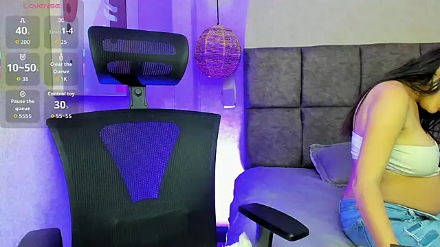Snapshot of elizabeth_20 chatting on October 13, 7:48 pm elizabeth 20 online show from October 13, 7:48 pm