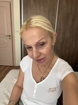 DeboraXporn online show from May 1, 6:18 am