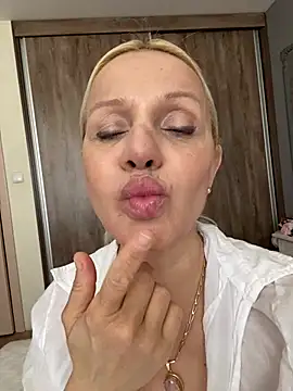 DeboraXporn online show from May 7, 8:39 am