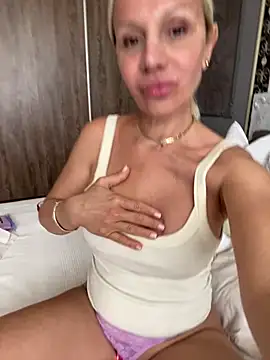Snapshot of DeboraXporn chatting on June 15, 7:52 am DeboraXporn online show from June 15, 7:52 am