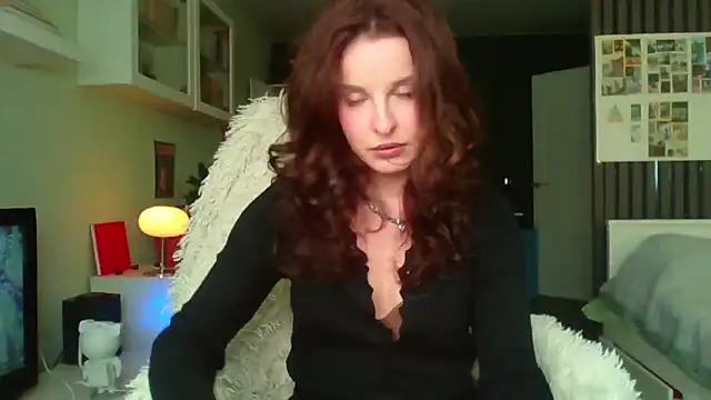 Snapshot of MollyBer chatting on June 15, 3:23 pm MollyBer online show from June 15, 3:23 pm