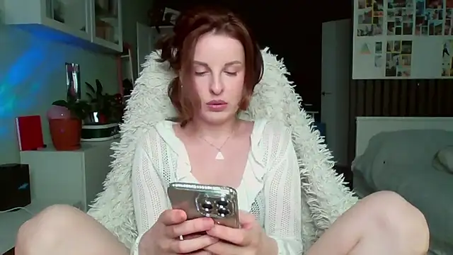 MollyBer online show from April 23, 6:42 pm