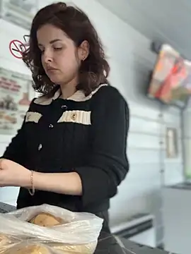 MollyBer online show from April 10, 4:58 pm