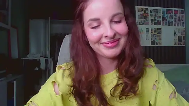 Snapshot of MollyBer chatting on May 28, 6:47 pm MollyBer online show from May 28, 6:47 pm