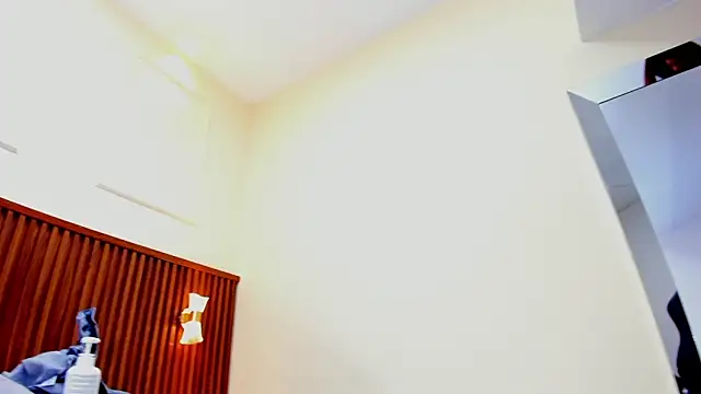 MELINAMARTINS online show from March 20, 10:40 pm