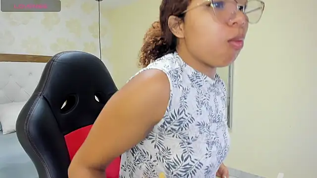 MELINAMARTINS online show from October 10, 12:50 pm