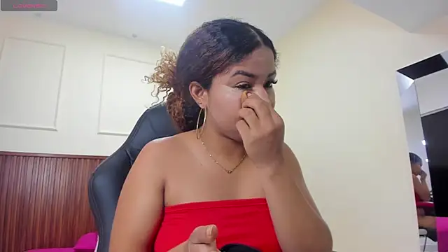 MELINAMARTINS online show from November 14, 7:06 pm