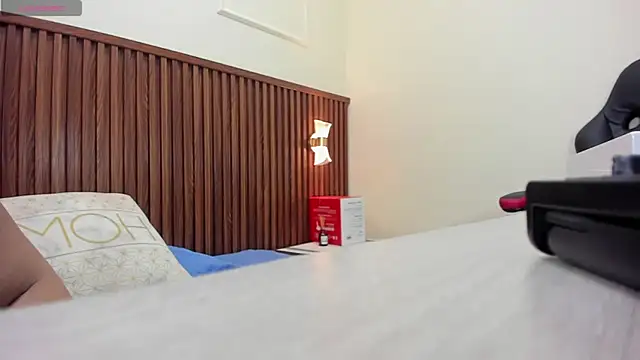 MELINAMARTINS online show from November 13, 7:40 pm