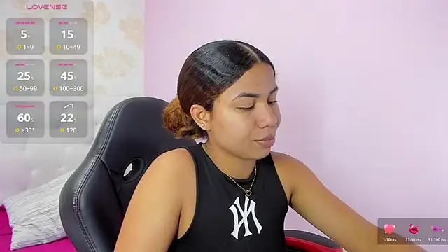 MELINAMARTINS online show from January 7, 7:52 pm