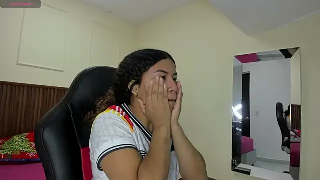 MELINAMARTINS online show from December 22, 7:36 pm