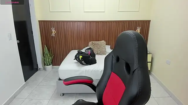 MELINAMARTINS online show from November 25, 7:03 pm