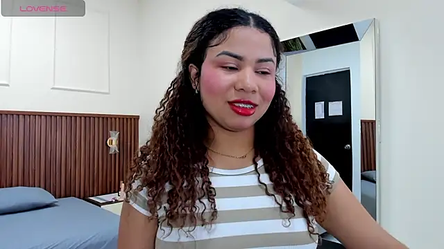 MELINAMARTINS online show from February 28, 7:56 pm