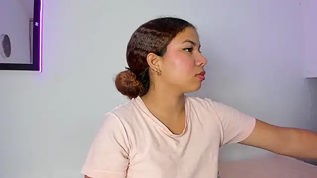 Snapshot of MELINAMARTINS chatting on May 30, 10:48 pm MELINAMARTINS online show from May 30, 10:48 pm