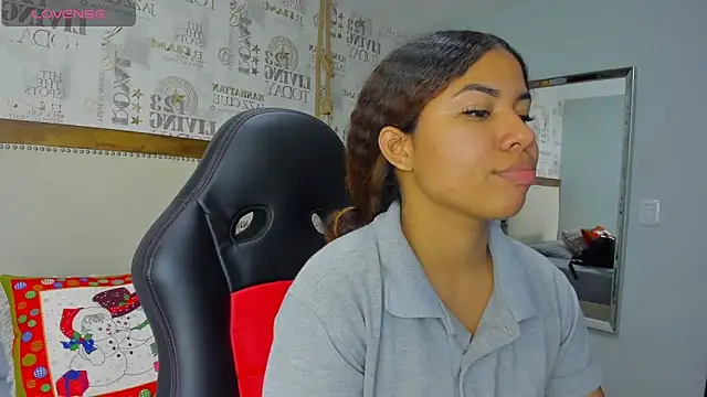 MELINAMARTINS online show from December 17, 7:08 pm