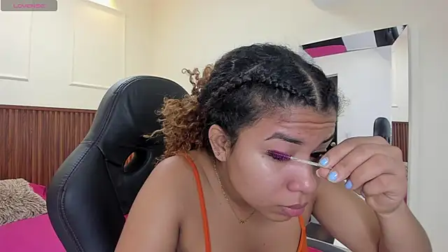 MELINAMARTINS online show from November 21, 7:13 pm