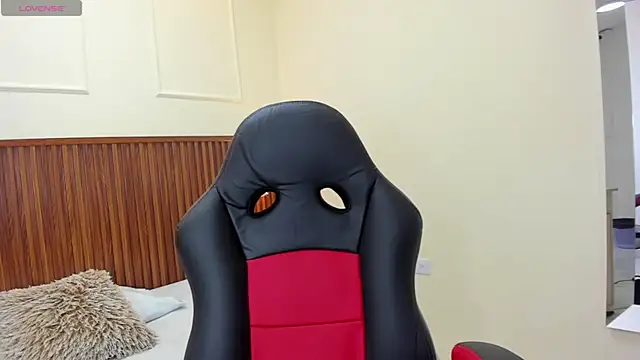 MELINAMARTINS online show from November 20, 7:47 pm