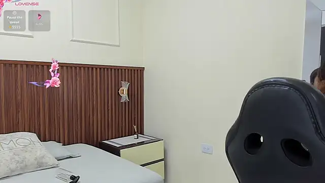 MELINAMARTINS online show from September 18, 7:39 pm