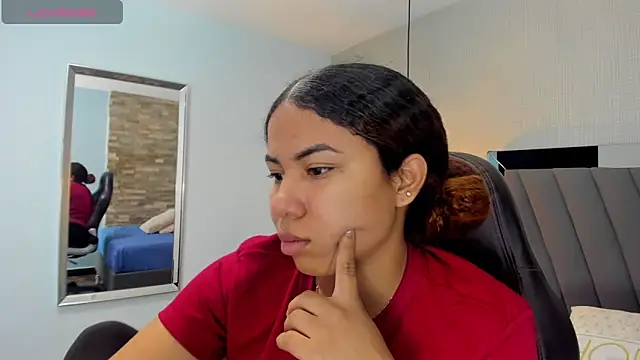 MELINAMARTINS online show from January 10, 7:53 pm