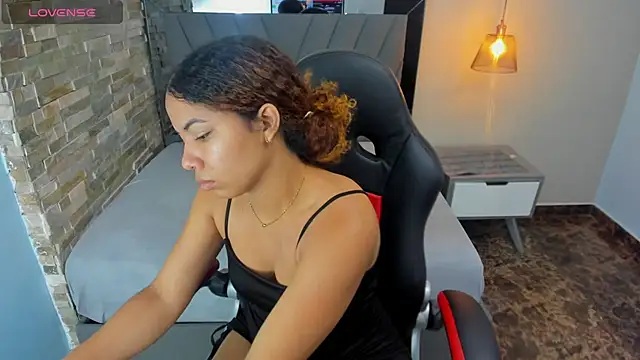 MELINAMARTINS online show from January 14, 7:17 pm