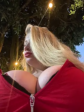 Snapshot of aurora_coldd chatting on November 14, 10:57 pm aurora coldd online show from November 14, 10:57 pm