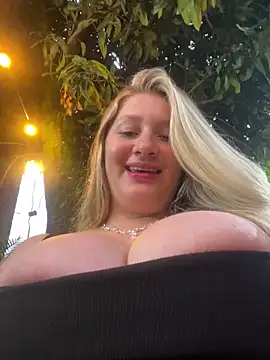 Snapshot of aurora_coldd chatting on October 21, 10:31 pm aurora coldd online show from October 21, 10:31 pm