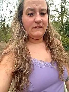 justtess online show from April 9, 3:18 pm