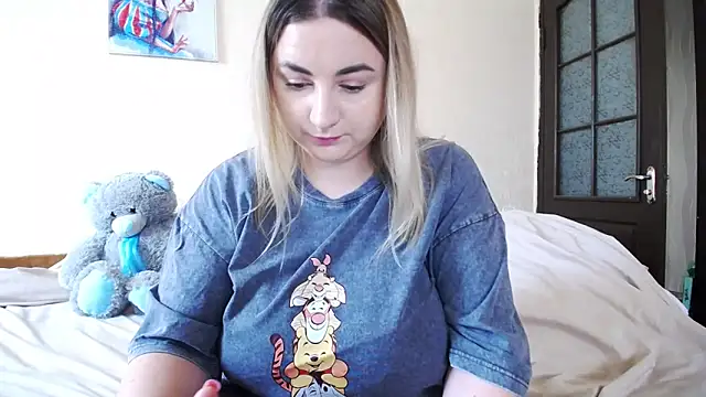 Snapshot of YourSwetiwGirl chatting on June 9, 9:10 am YourSwetiwGirl online show from June 9, 9:10 am