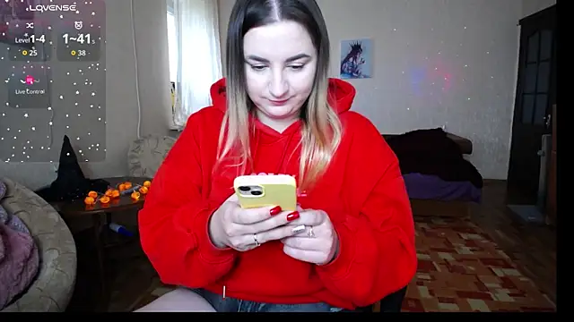 Snapshot of YourSwetiwGirl chatting on October 18, 10:17 am YourSwetiwGirl online show from October 18, 10:17 am