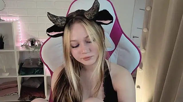 SweetieAngela online show from November 20, 1:45 pm