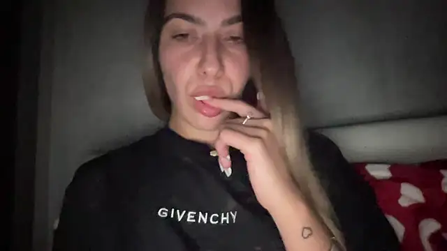 Snapshot of sarrah_rossy chatting on October 28, 8:41 pm sarrah rossy online show from October 28, 8:41 pm