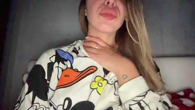 Snapshot of sarrah_rossy chatting on November 17, 10:36 pm sarrah rossy online show from November 17, 10:36 pm